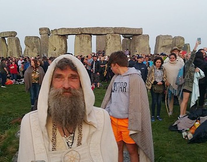 Summer Solstice 2017: Stonehenge crowds as sun rises